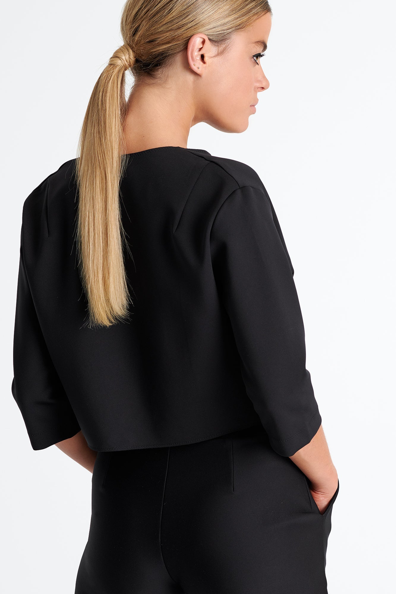 42067-60-800 - Cropped Blazer 02 / 800 Caviar / 75% POLYAMIDE, 25% ELASTANE