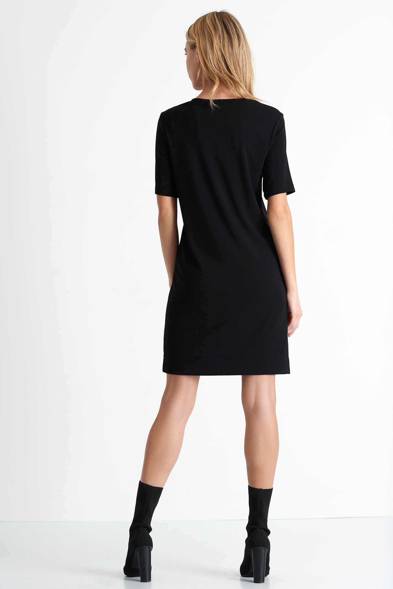 Jersey T-shirt Dress 2 / 800 Caviar / 77% VISCOSE 23% POLYESTER