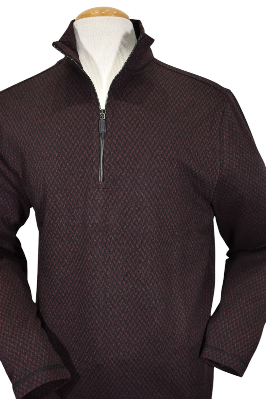 Experience the luxurious blend of soft cotton and viscose in our Marcello Monaco Wine Diamond Quarter Zip. 