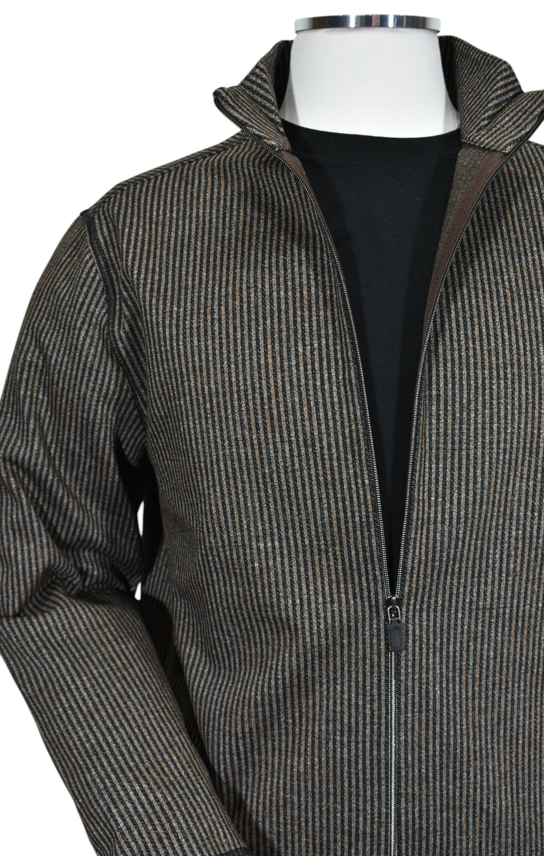 Experience luxury and sophistication with the Marcello Scott Bronze Cardigan.