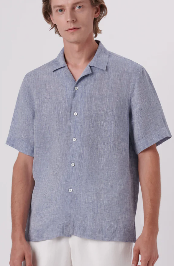 The short sleeve Bugatchi Linen shirt is perfect for the modern man. Its classic fit is made with lightweight soft linen fabric in three colors, sure to give you a comfortable and stylish look. Its perfect for a day in the office or an evening out.  Camp collar model, side seam slits.  Classic fit.