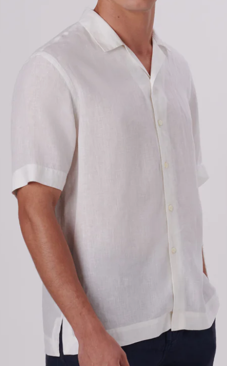 The short sleeve Bugatchi Linen shirt is perfect for the modern man. Its classic fit is made with lightweight soft linen fabric in three colors, sure to give you a comfortable and stylish look. Its perfect for a day in the office or an evening out.  Camp collar model, side seam slits.  Classic fit.