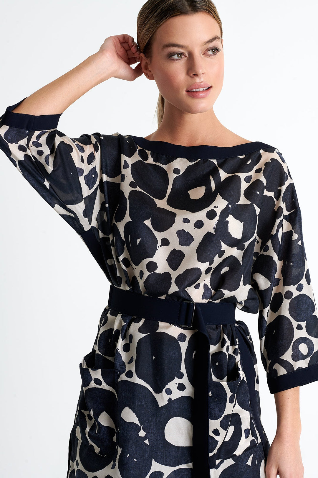 52082-69-950 - Modern Silk Tunic 16 / 950 Lea / 100% SILK
