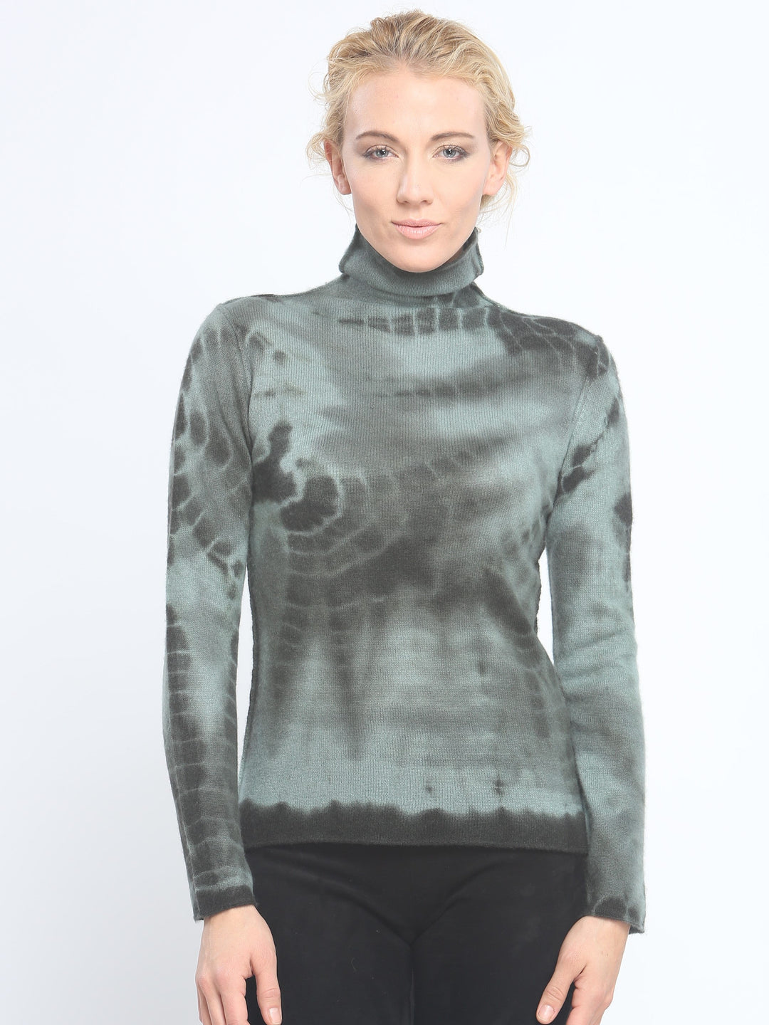 Hand Dye Turtleneck in Inner Mongolia Cashmere